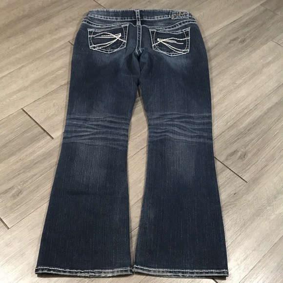 Silver Jeans Aiko Bootcut Factory shading, whiskering, and distressing Jeans - Picture 4 of 9